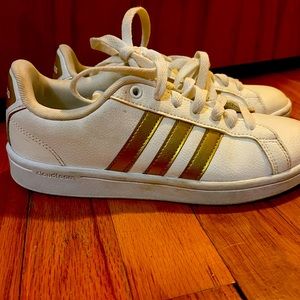 Adidas Sneakers
